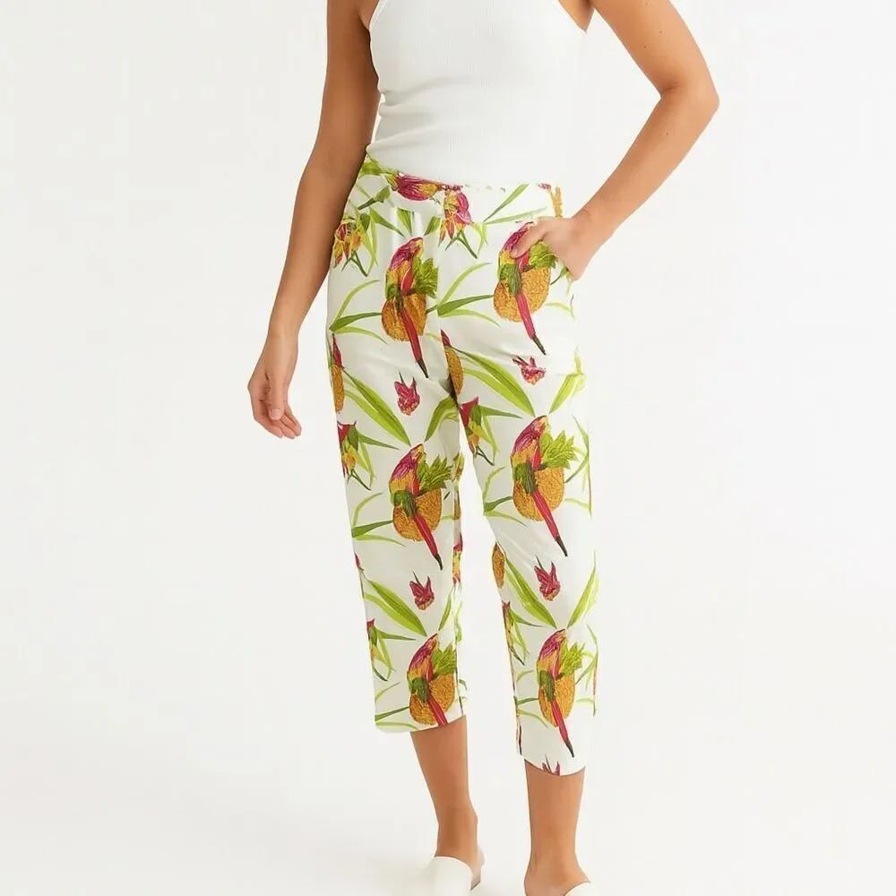 Vintage Bill Blass size 10 fun lighthearted Parrot themed capris.